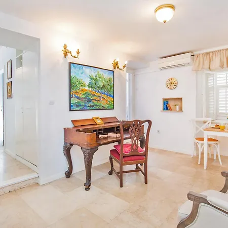 Hidden Gem Old Town By Irundo