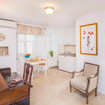 Hidden Gem Old Town By Irundo *