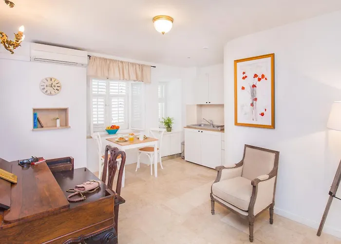 Hidden Gem Old Town By Irundo *