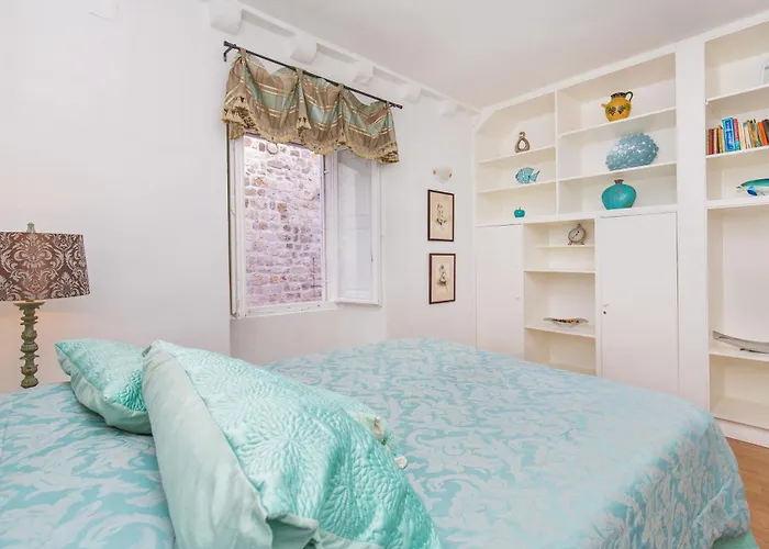 Hidden Gem Old Town By Irundo